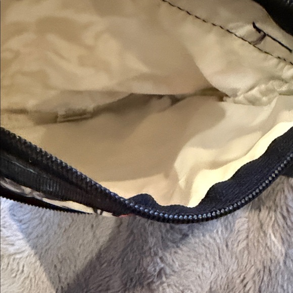 Lesportsac Adorable Cat Print Crossbody Bag Like New - Picture 4 of 5